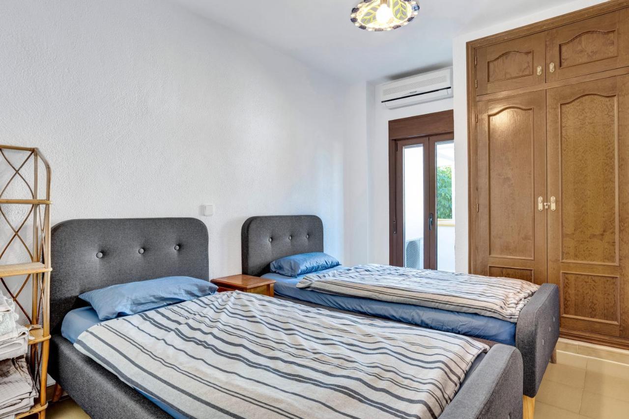 Ruhiges Eckreihenhaus Mit Pool In La Sella Zarzas One Denia Villa Pedreguer Exterior photo